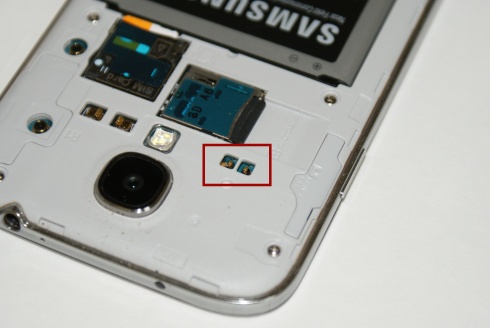 Samsung Galaxy S4 wireless charging contacts