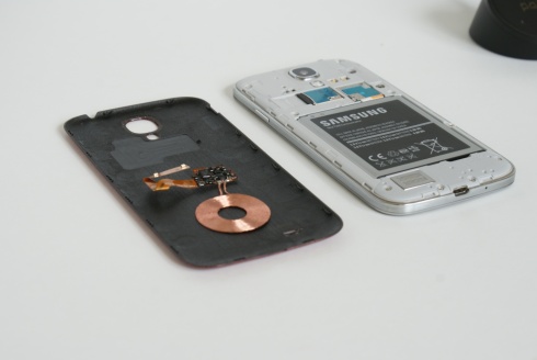 Palm Pixi guts on Galaxy S4 back cover